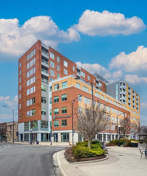 301 N Neil St #603, Champaign, IL 61820
