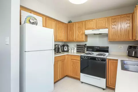 Kitchen - 2662 Canyon Dr, Plainfield, IL 60586 photo 2 of 2