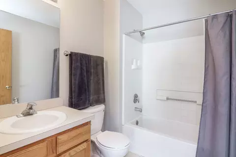 Bath - 2662 Canyon Dr, Plainfield, IL 60586 photo 2 of 3