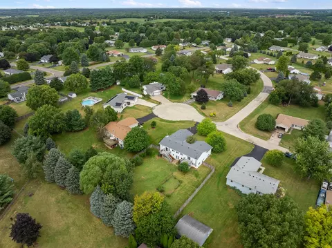 6607 Sutter Dr, Roscoe, IL 61073 photo 2