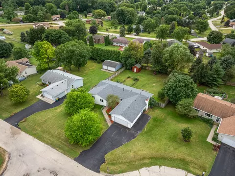 6607 Sutter Dr, Roscoe, IL 61073