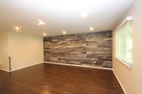 56 Pine Cir, Cary, IL 60013 photo 4