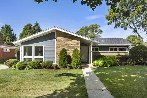 22 N Phelps Ave, Arlington Heights, IL 60004