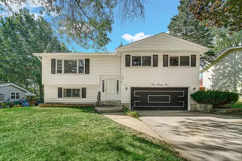323 W Goebel Dr, Lombard, IL 60148