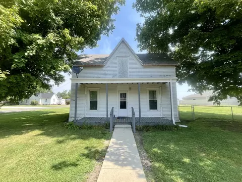 104 Sherman St, Longview, IL 61852