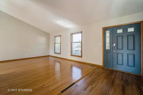 Living - 545 Longtree Dr, Wheeling, IL 60090 photo 2 of 5