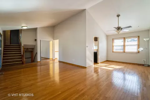 Living - 545 Longtree Dr, Wheeling, IL 60090 photo 3 of 5
