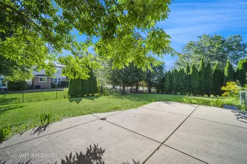 Exterior - 545 Longtree Dr, Wheeling, IL 60090 photo 3 of 3