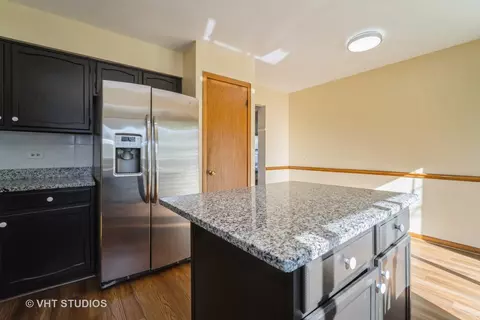 Kitchen - 545 Longtree Dr, Wheeling, IL 60090 photo 2 of 3