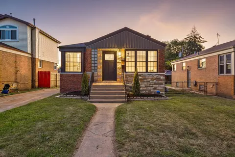 12828 S Elizabeth St, Calumet Park, IL 60827