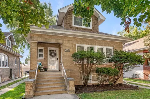 7042 26th Pkwy, Berwyn, IL 60402