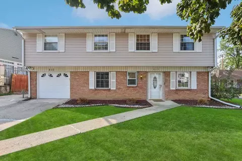 417 Rockhurst Rd, Bolingbrook, IL 60440