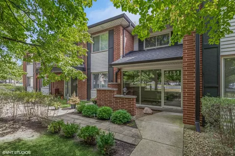 2434 E Brandenberry Ct #2D, Arlington Heights, IL 60004