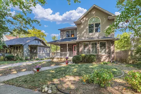 912 W Daniel St, Champaign, IL 61821