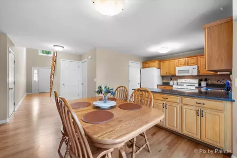 1008 Bristol Dr, Sycamore, IL 60178 photo 10