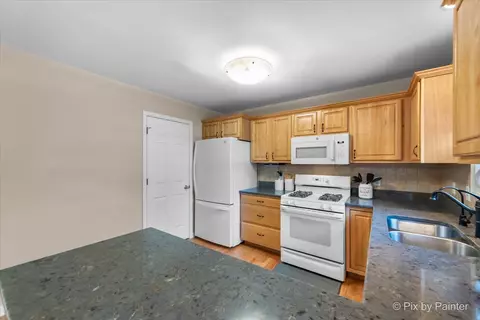 1008 Bristol Dr, Sycamore, IL 60178 photo 13