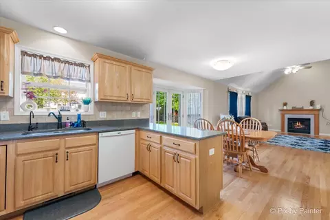 1008 Bristol Dr, Sycamore, IL 60178 photo 11