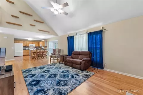 1008 Bristol Dr, Sycamore, IL 60178 photo 6