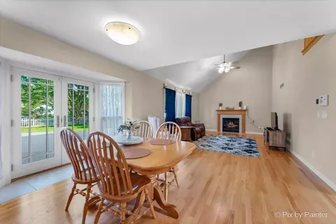 1008 Bristol Dr, Sycamore, IL 60178 photo 9