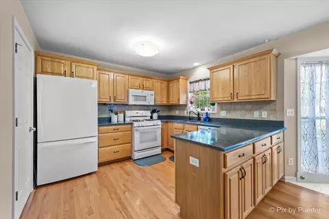 1008 Bristol Dr, Sycamore, IL 60178 photo 12