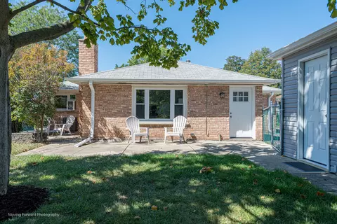 933 S 6th Ave, Des Plaines, IL 60016 photo 25