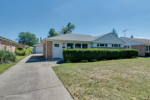 933 S 6th Ave, Des Plaines, IL 60016
