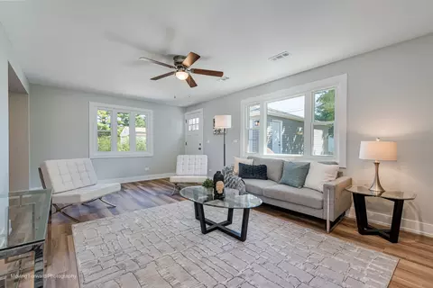933 S 6th Ave, Des Plaines, IL 60016 photo 4