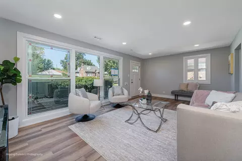 933 S 6th Ave, Des Plaines, IL 60016 photo 12