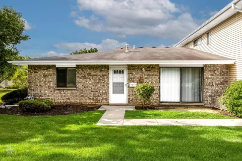 3 Dennis Ct #3, Schaumburg, IL 60193