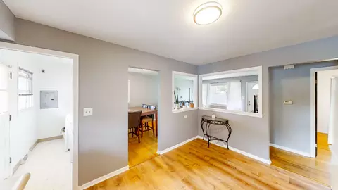 Entry Way - 589 N Willow Rd, Elmhurst, IL 60126 photo 1 of 1