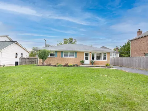 Exterior - 589 N Willow Rd, Elmhurst, IL 60126 photo 2 of 5