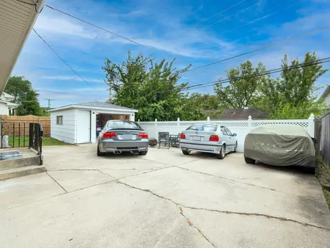 Exterior - 589 N Willow Rd, Elmhurst, IL 60126 photo 4 of 5