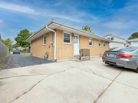 Exterior - 589 N Willow Rd, Elmhurst, IL 60126 photo 3 of 5