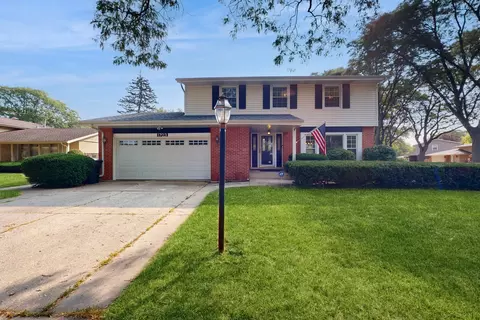 1703 N Mura Ln, Mount Prospect, IL 60056