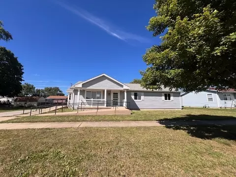 1824 E Aka 1829 E Main St, Clinton, IL 61727