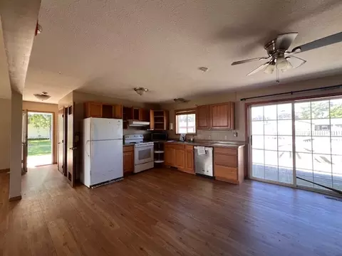 1824 E Aka 1829 E Main St, Clinton, IL 61727 photo 4