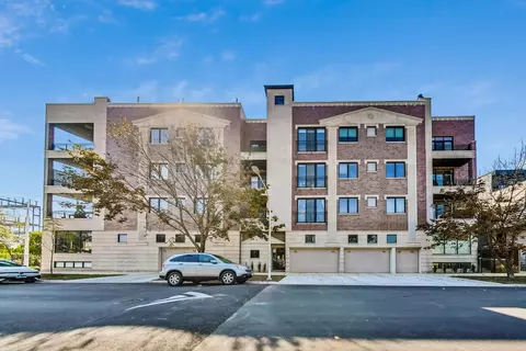 622 N Rockwell St #303, Chicago, IL 60612