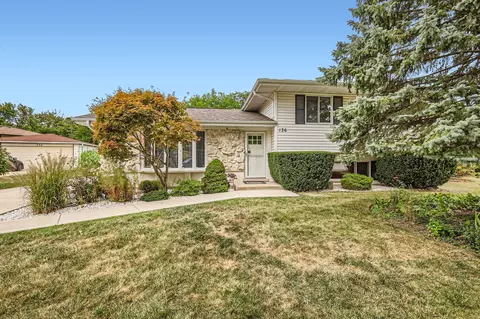 136 Scully Dr, Schaumburg, IL 60193