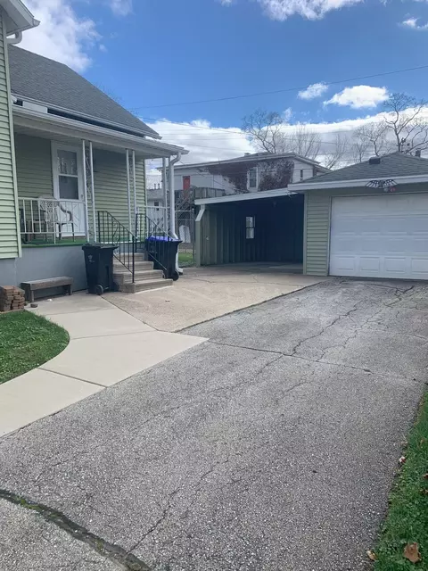 817 Monroe St, Bloomington, IL 61701 photo 2