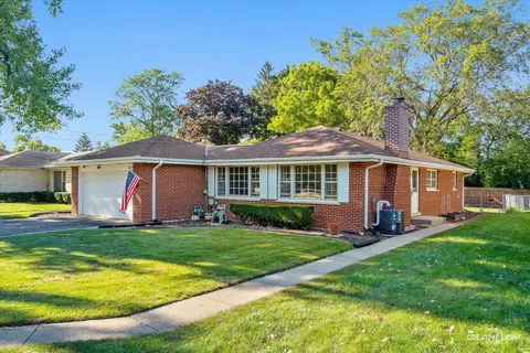 1800 E Algonquin Rd, Des Plaines, IL 60016