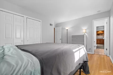 Bedroom - 1800 E Algonquin Rd, Des Plaines, IL 60016 photo 2 of 4