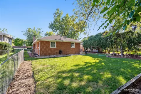 Exterior - 1800 E Algonquin Rd, Des Plaines, IL 60016 photo 2 of 4