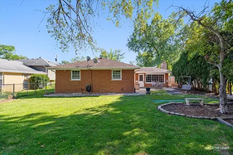 Exterior - 1800 E Algonquin Rd, Des Plaines, IL 60016 photo 3 of 4