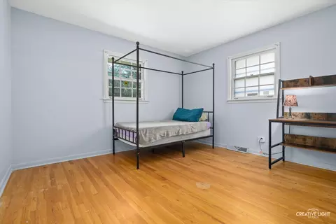 Bedroom - 1800 E Algonquin Rd, Des Plaines, IL 60016 photo 3 of 4