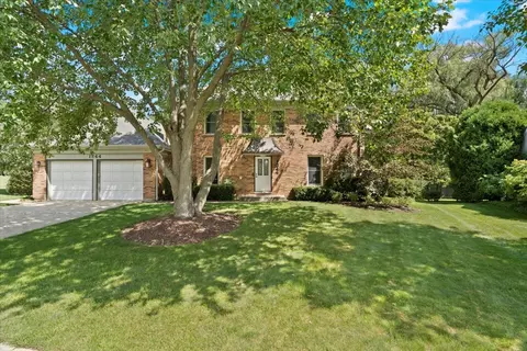 1344 Trinity Pl, Libertyville, IL 60048