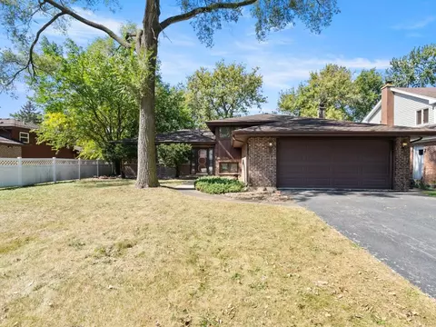 334 S Walnut St, Itasca, IL 60143