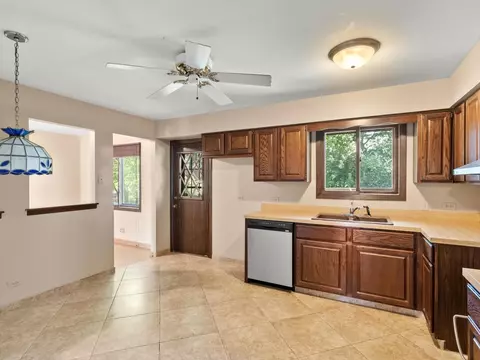 Kitchen - 334 S Walnut St, Itasca, IL 60143 photo 2 of 2