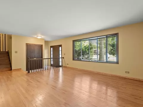 Living - 334 S Walnut St, Itasca, IL 60143 photo 2 of 4