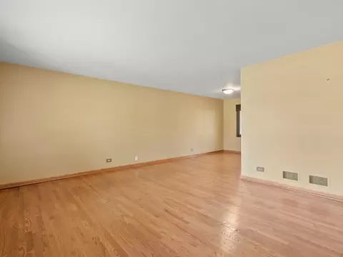 Living - 334 S Walnut St, Itasca, IL 60143 photo 3 of 4