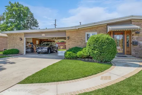 7953 W Gunnison St, Norridge, IL 60706
